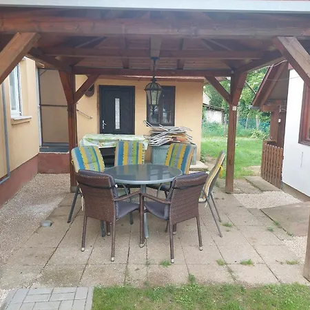 Schönes Mit Grossem Pool 1200 M Zum Balaton *