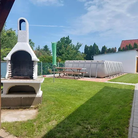 Schönes Mit Grossem Pool 1200 M Zum Balaton * Balatonberény
