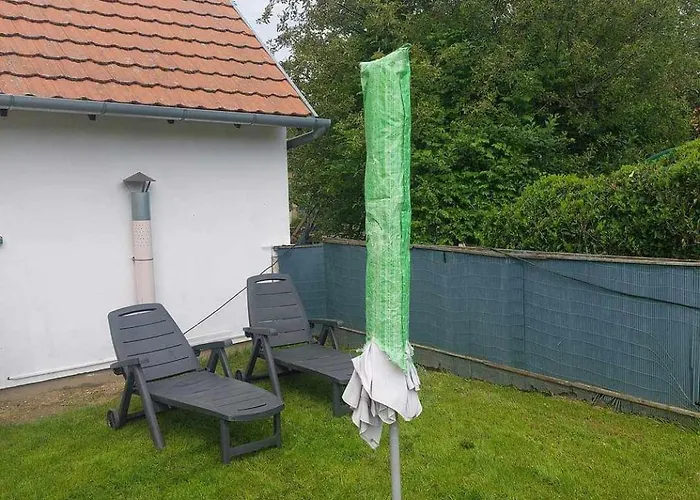 Schoenes Mit Grossem Pool 1200 M Zum Balaton Holiday home Balatonbereny