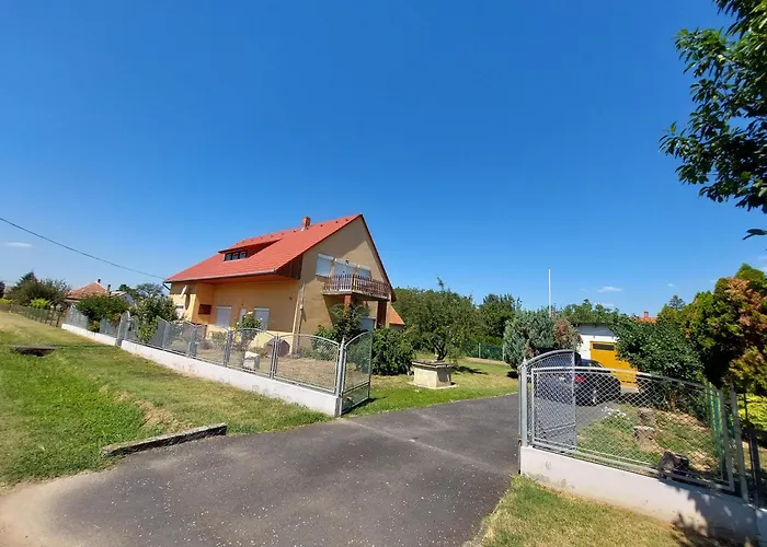 Schoenes Mit Grossem Pool 1200 M Zum Balaton Holiday home
